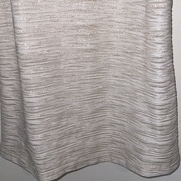 🌹NWOT:BKE SPARKLING GOLD/WHITE TANK TOP - Picture 3 of 7